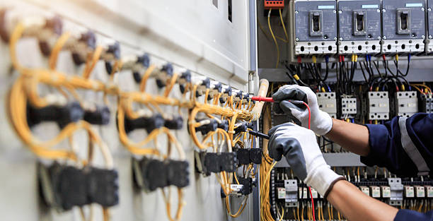 Professional Electrician technician working in Seattle, WA